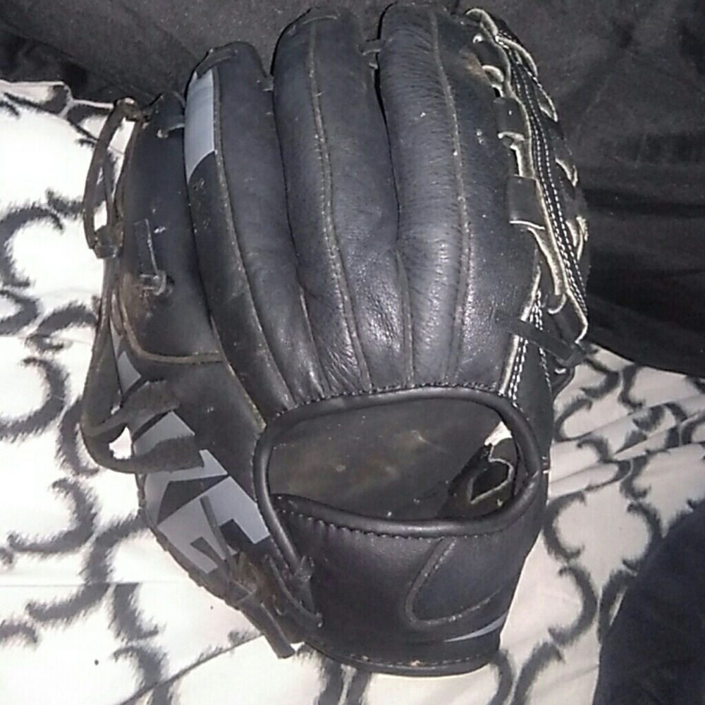 Girls size 11 1/2 Nike softball glove